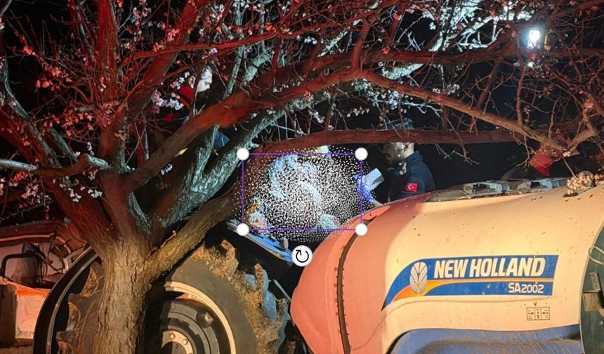 Malatya'da traktör ile kayısı ağacı arasında kalan sürücü öldü