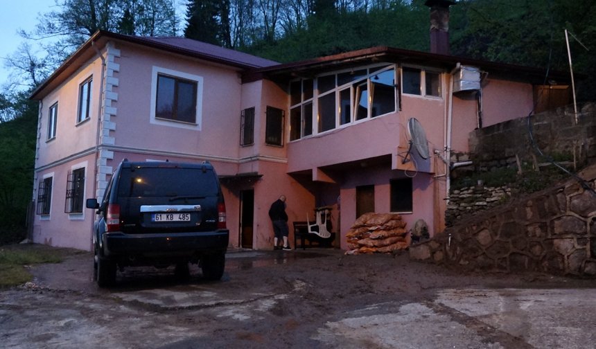 Misafirliğe gitti, heyelandan kurtuldu