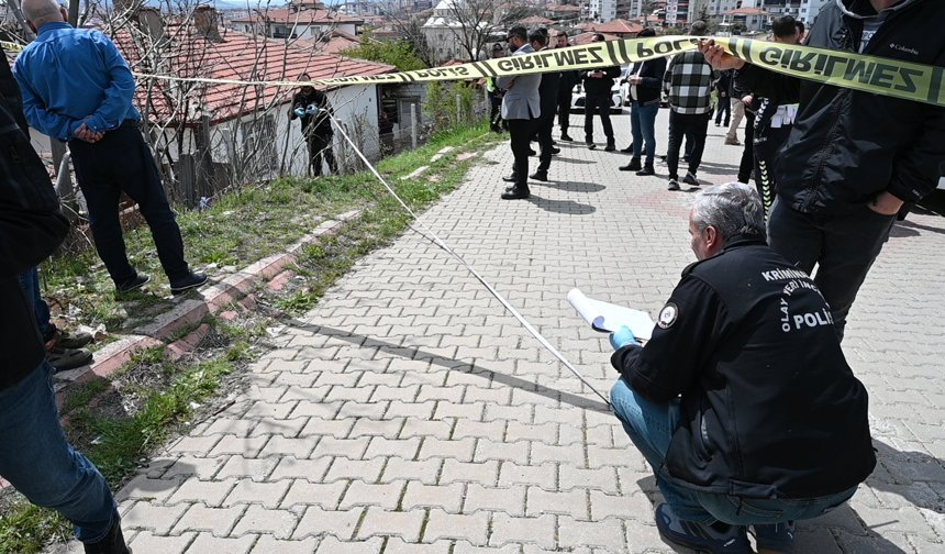 Motosiklet gecekondunun bahçesine devrildi; sürücü öldü