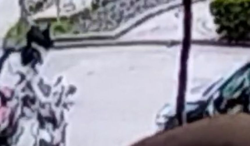 Motosikletin bebek arabasına çarptığı kaza kamerada; 2 yaralı