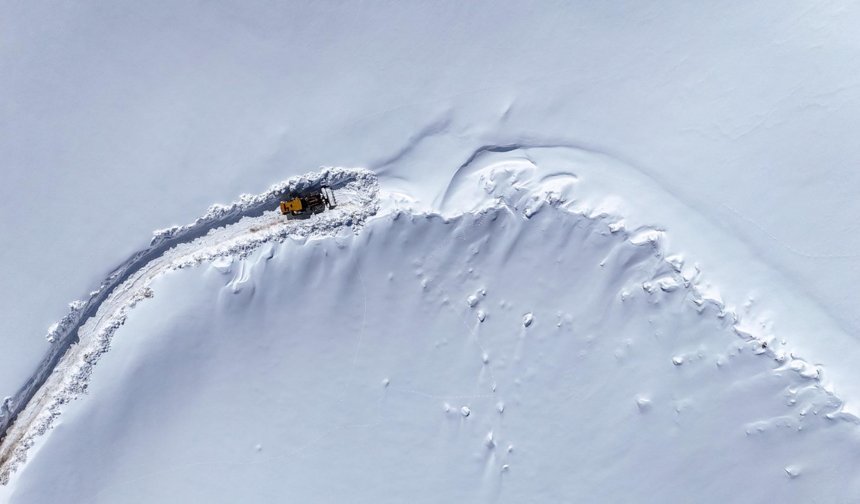 Muş'ta nisan ayı ortasında karla mücadele