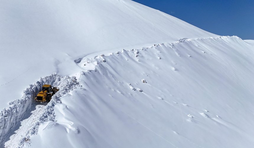 Muş'ta nisan ayı ortasında karla mücadele/Ek fotoğraflar