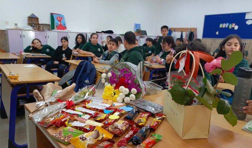 Öğrencilerin 'sevgi' mesajları, öğretmenlerini duygulandırdı