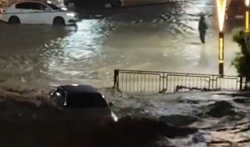 Osmaniye'de içinde 2 kişinin öldüğü otomobilin sele kapıldığı anlara ait görüntüler ortaya çıktı