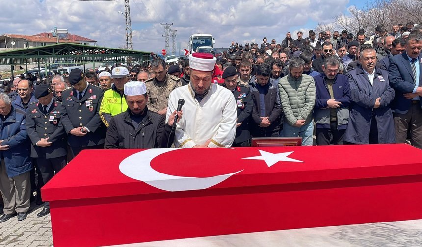 Rahatsızlanıp yaşamını yitiren jandarma, son yolculuğuna uğurlandı