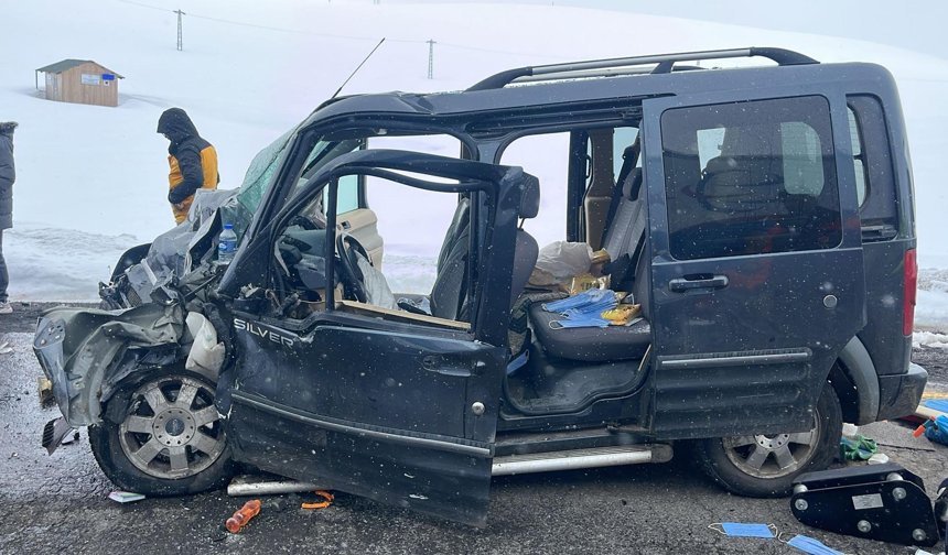 Sisli yolda hatalı sollama kazası araç kamerasında