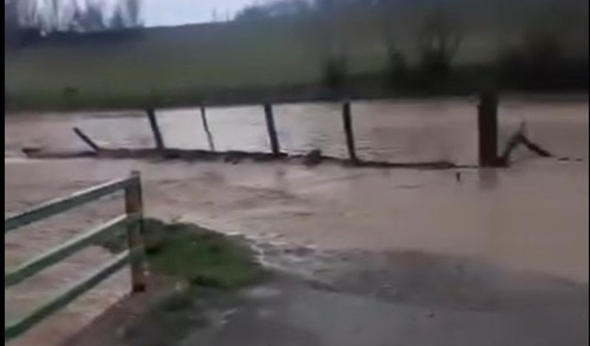Sivas'ta sağanak; ırmak taştı, yol ve tarım arazilerini su bastı
