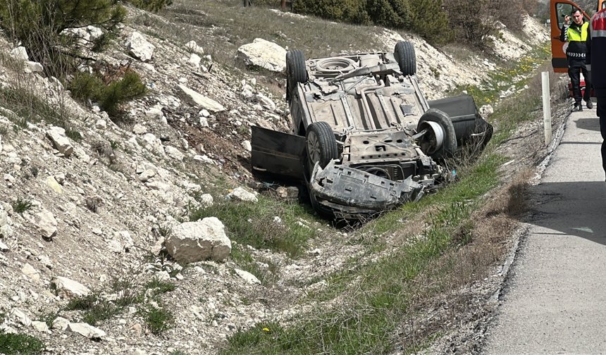 Takla atan otomobilde 2'si çocuk 4 kişi yaralandı