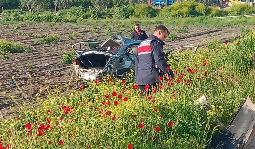 Tanker ile çarpışan otomobilin sürücüsü Halime hayatını kaybetti