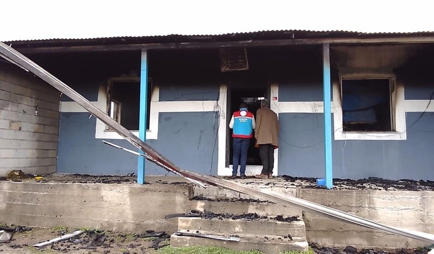 Tek katlı müstakil ev yandı