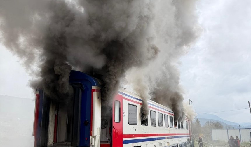 Tesiste üretilen vagon yandı