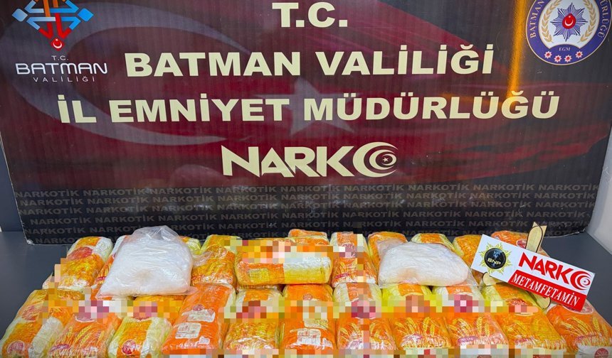 TIR'ın taşıdığı cipin tabanında 24,6 kilo uyuşturucu ele geçirildi