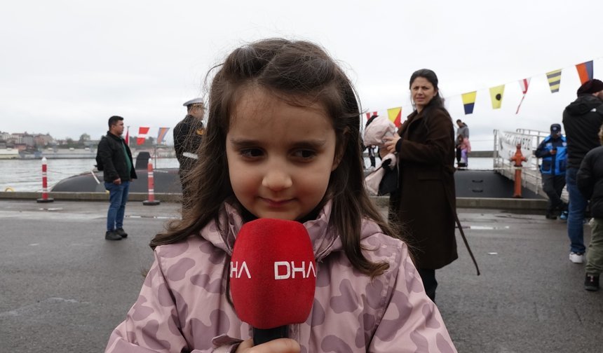 Trabzon'da çocuklardan 'TCG Preveze' denizaltısına ilgi