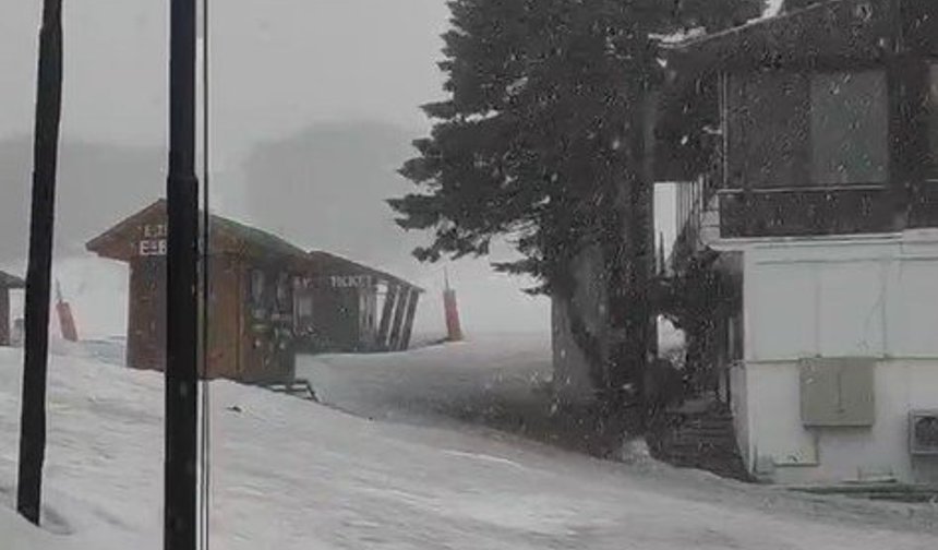 Uludağ'da nisan ayında kar yağışı; kar kalınlığı 1 metre