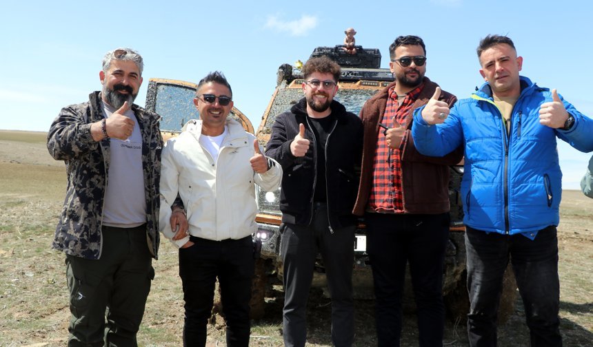 Van'da Off-Road tutkunları Erek Dağı eteklerindeki zorlu parkurları aştı