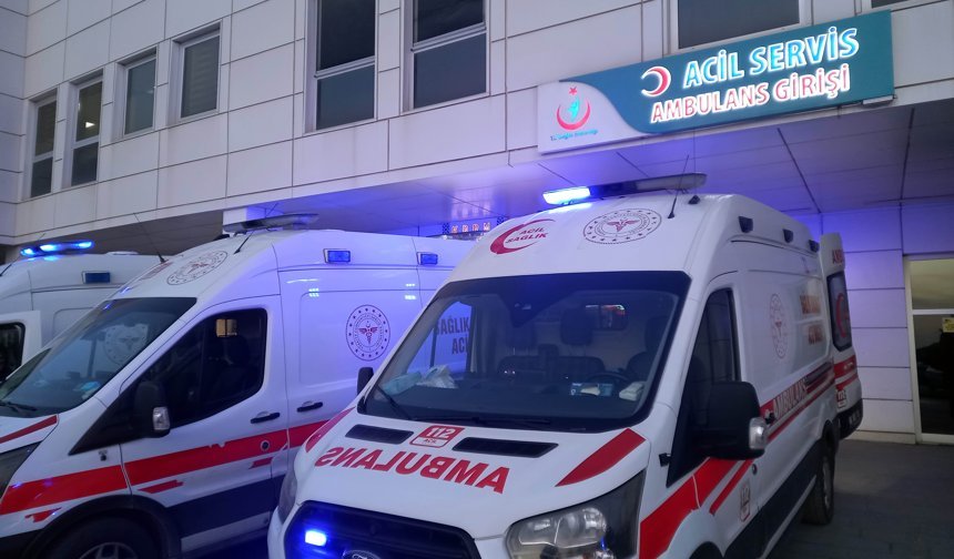 Yüksek sesle konuşan müşteriyi uyaran garson, bıçakla ağır yaralandı