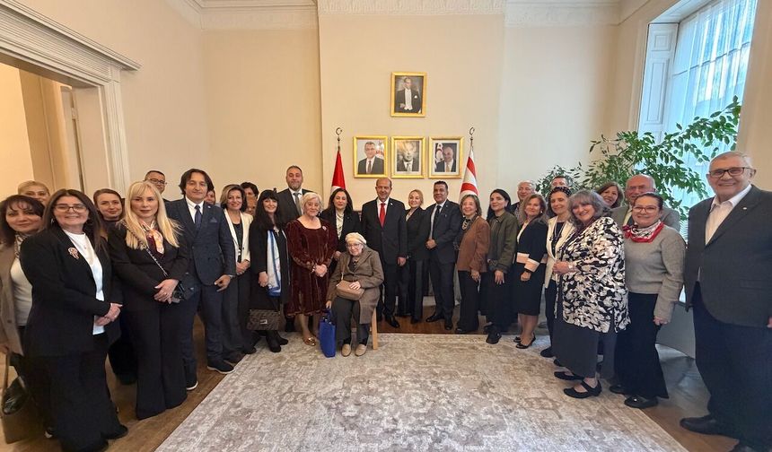 'Londra’da Biz ve Kültürümüz'  Sanat Sergisine Ersin Tatar katıldı