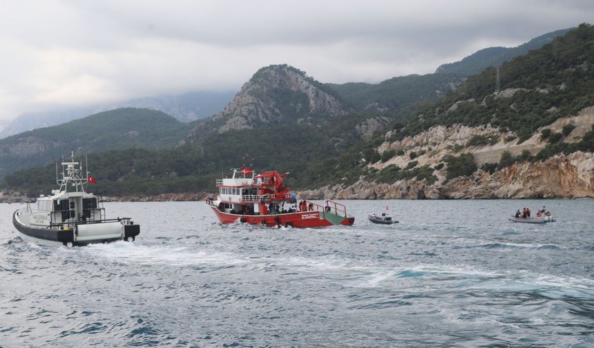 Antalya'da deniz dibinden 500 metre uzunluğunda hayalet ağ çıkarıldı