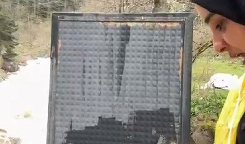 Asma köprüye demir kapılı kilit
