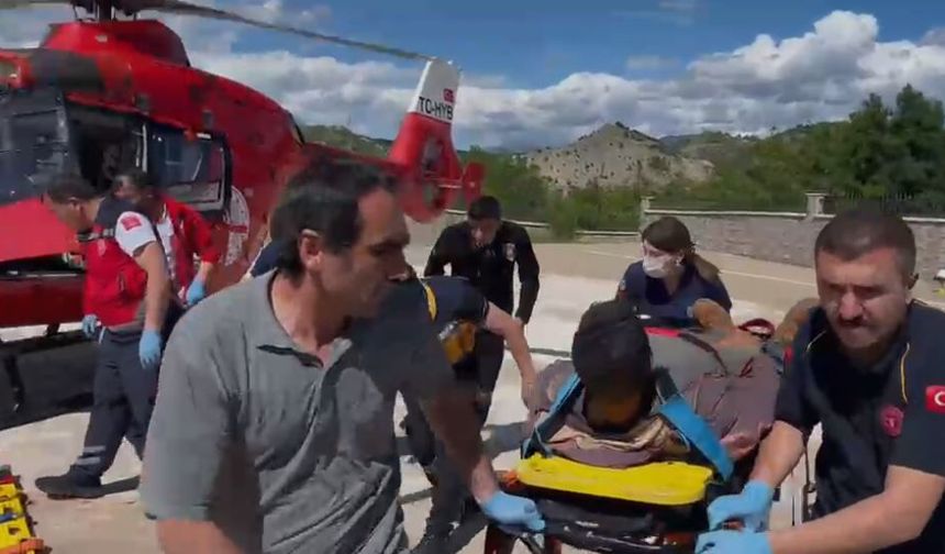 Ayı saldırısında yaralandı, ambulans helikopterle hastaneye ulaştırıldı