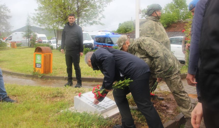 Bingöl'de 33 yıl önce şehit edilen 33 asker törenle anıldı