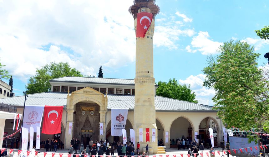 Depremde hasar alan Kahramanmaraş'taki tarihi Ulu Camii, törenle açıldı