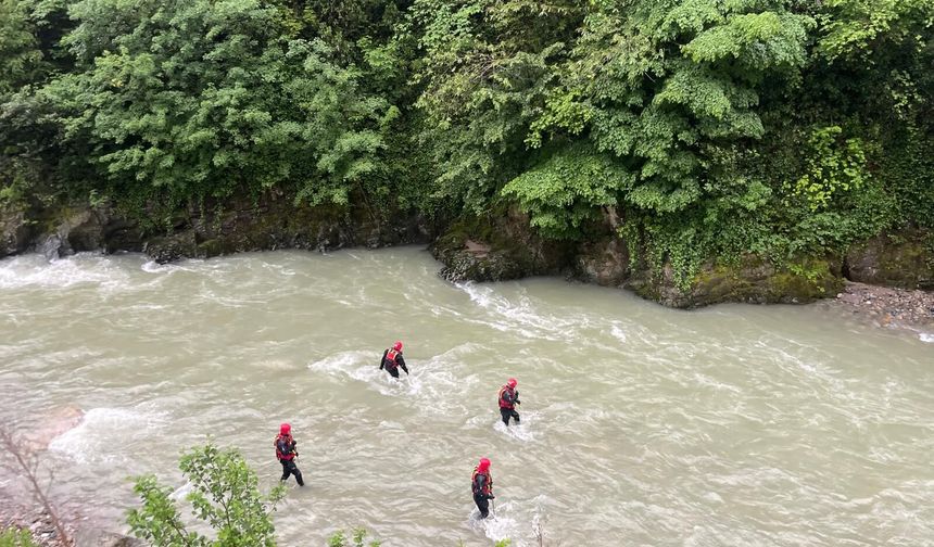 Derede balık avlarken yeğeniyle akıntıya kapılan kişiyi arama çalışmaları 3'üncü günde
