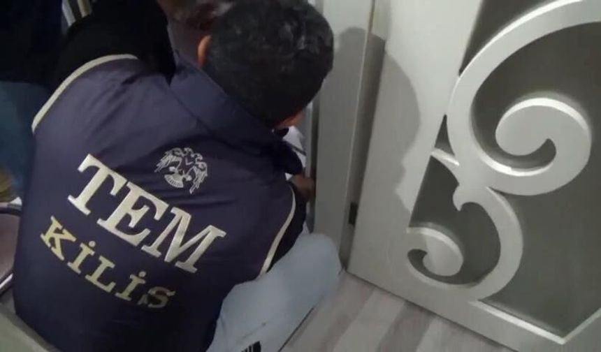 Firari FETÖ hükümlüsü banyodaki gizli bölmede yakalandı