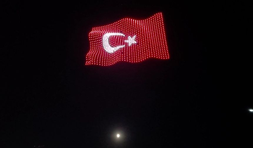 İstanbul'un fethinin 573. yıl dönümüne özel 1453 dronla ışık gösterisi
