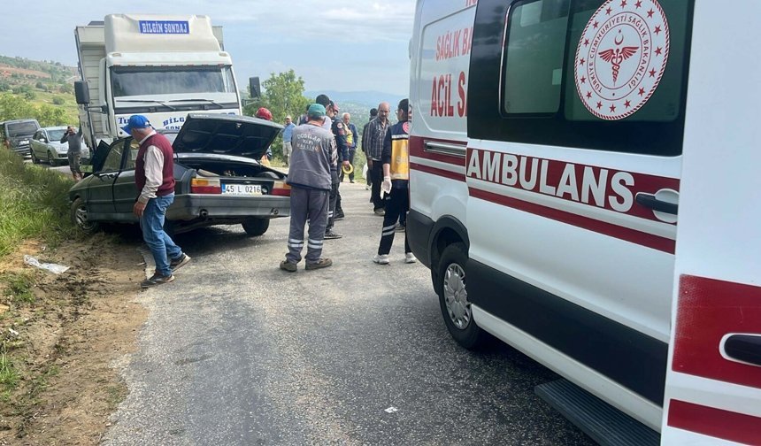 Kamyon ile otomobil çarpıştı; eşi öldü, sürücü yaralı