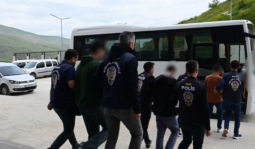Kırşehir merkezli siber dolandırıcılık operasyonu: 18 tutuklama