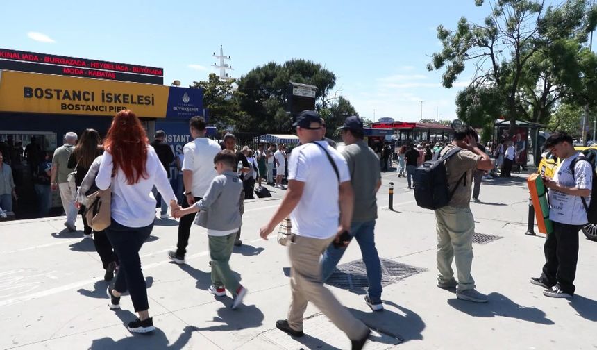 Kurban Bayramı'nı İstanbul'da geçirenler sahillere akın etti