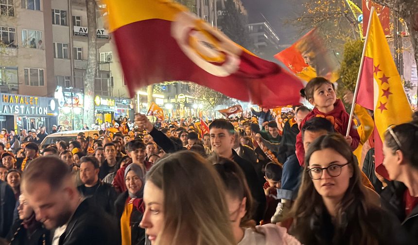 Kütahya'da Galatasaray'ın şampiyonluğu coşkuyla kutlandı