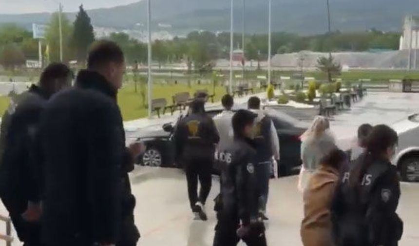 Kütahya'da kuyumcuyu düşük ayarlı altınla dolandıran 4 şüpheli yakalandı