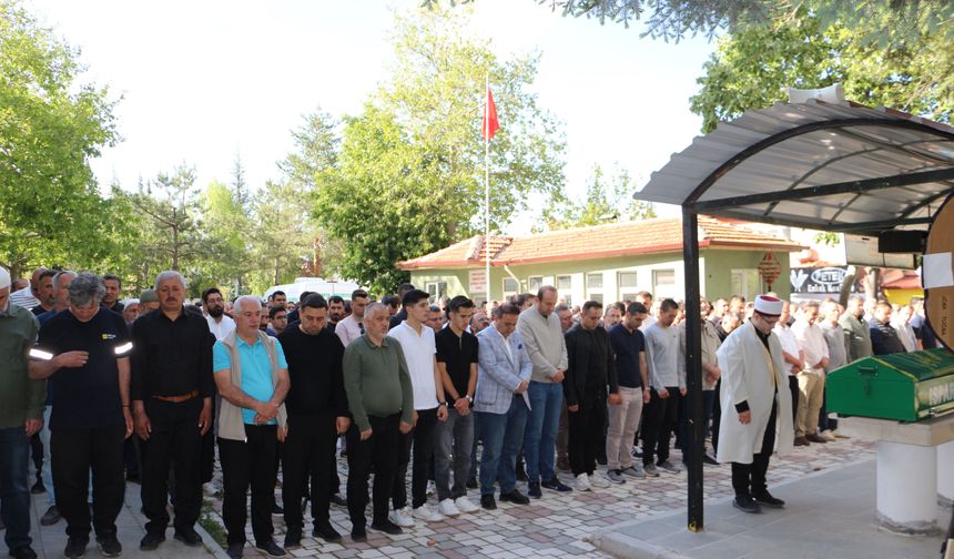 Profesör ile 3 kişi, zincirleme kazada hayatını kaybetti (2)