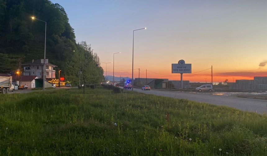 Rize'de otomobil kamyona çarptı; 1'i bebek, 6 yaralı