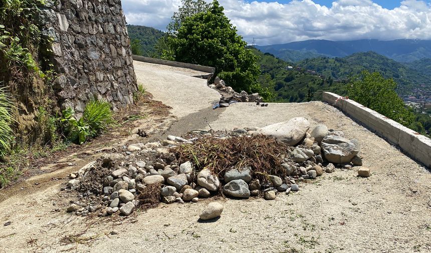 Rize'de sağanak sonrası çöken yol dronla görüntülendi