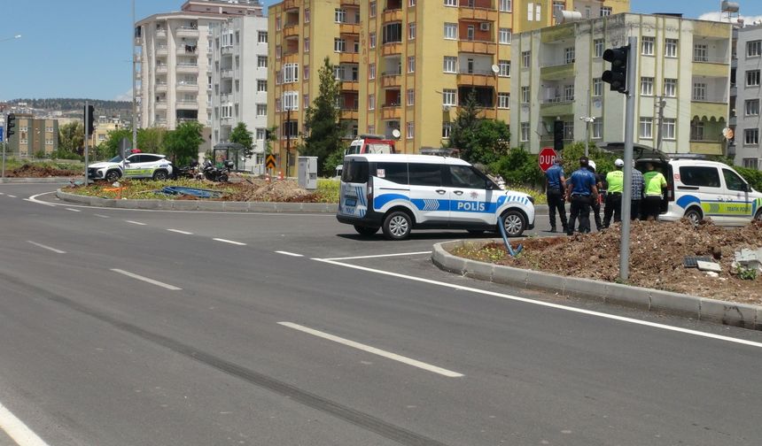 TIR'la çarpışan motosikletteki 2 kişi ağır yaralandı
