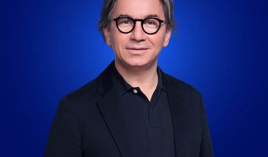 Turkcell'in yeni reklam filminde direksiyonun başına Ata Demirer geçiyor