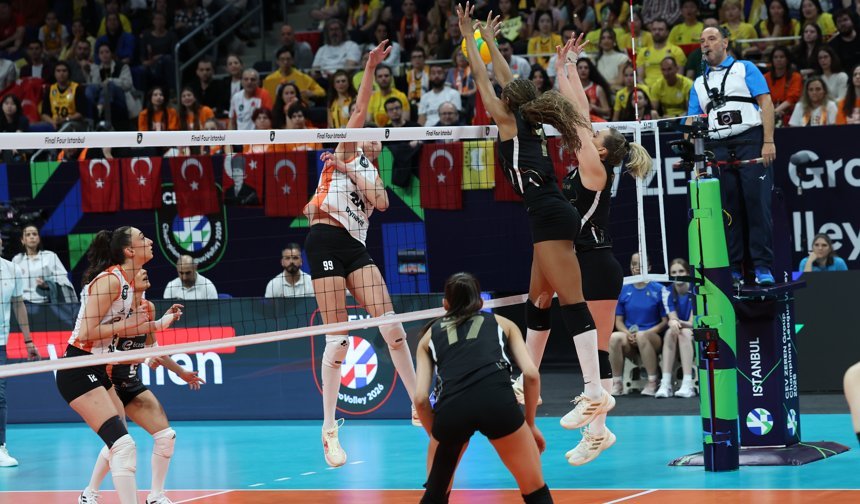 CEV Şampiyonlar Ligi zaferiyle birlikte sezonu 3 kupayla tamamlamayı başardı.
