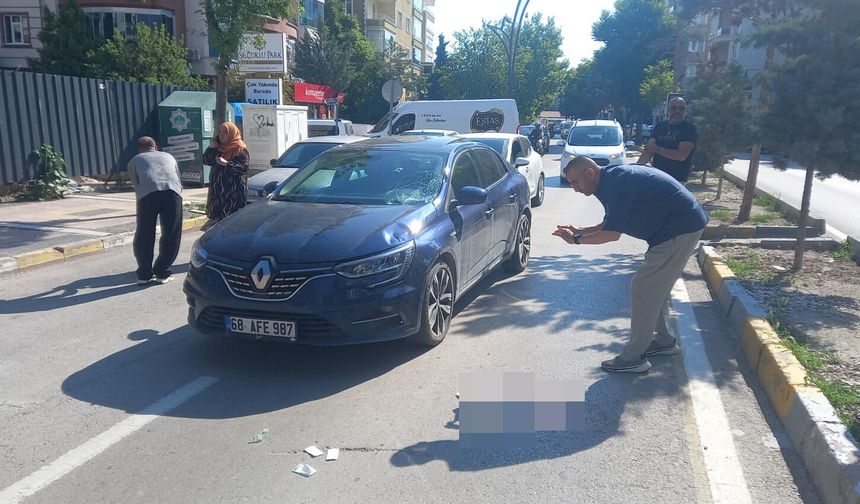 112 çalışanı mesai sonrası evine giderken kazayı görüp, yaralıya müdahale etti
