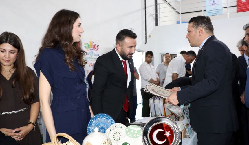 56 yaşında lise diploması alıp kep attı; hedefi üniversite