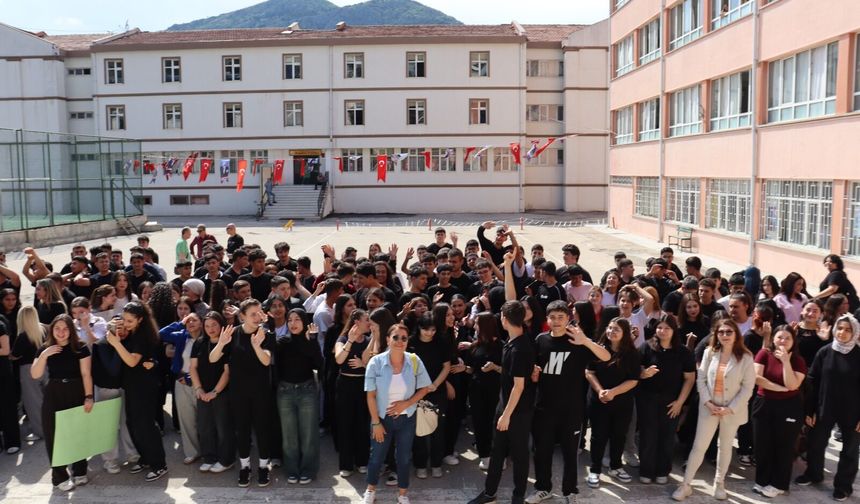 Amasya'da 40 yıllık öğretmen doğum gününde emekli oldu