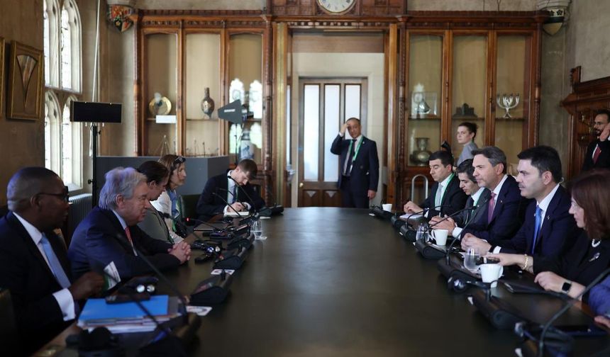 Bakanlar Kurum ve Bayraktar, Londra'da BM Genel Sekreteri Guterres ile görüştü