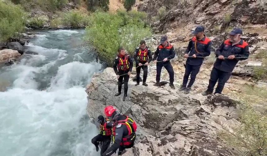 Bingöl'de çayda akıntıya kapılan Vedat'ı arama çalışmaları 10'uncu gününde