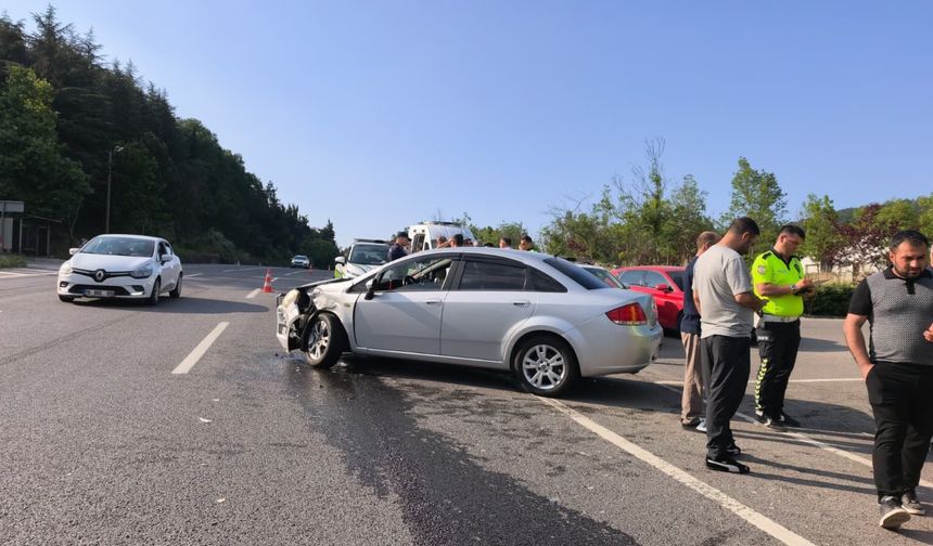 Bursa'da 2 otomobil çarpıştı: 6 yaralı