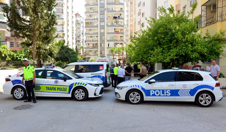 Çöp kamyonunun altında kalan yaya öldü