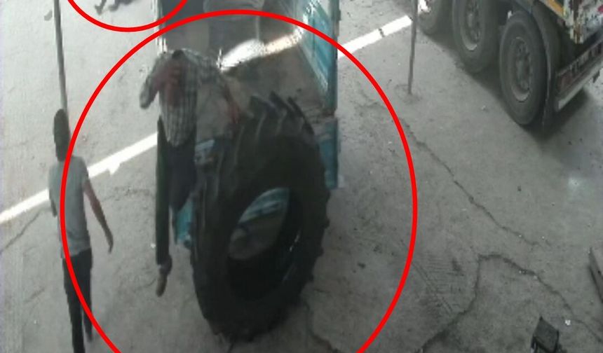 Hava basılan traktör lastiği patladı, 2 işçinin yaralandığı o anlar kamerada