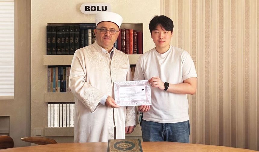 İslam'ı araştıran Güney Koreli Seungjın Hong, Müslüman oldu