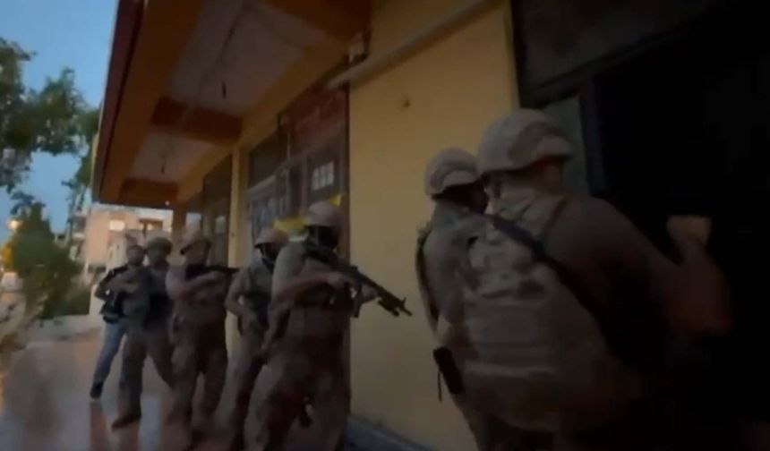 İzmir'de FETÖ operasyonu: 78 kişiye gözaltı kararı
